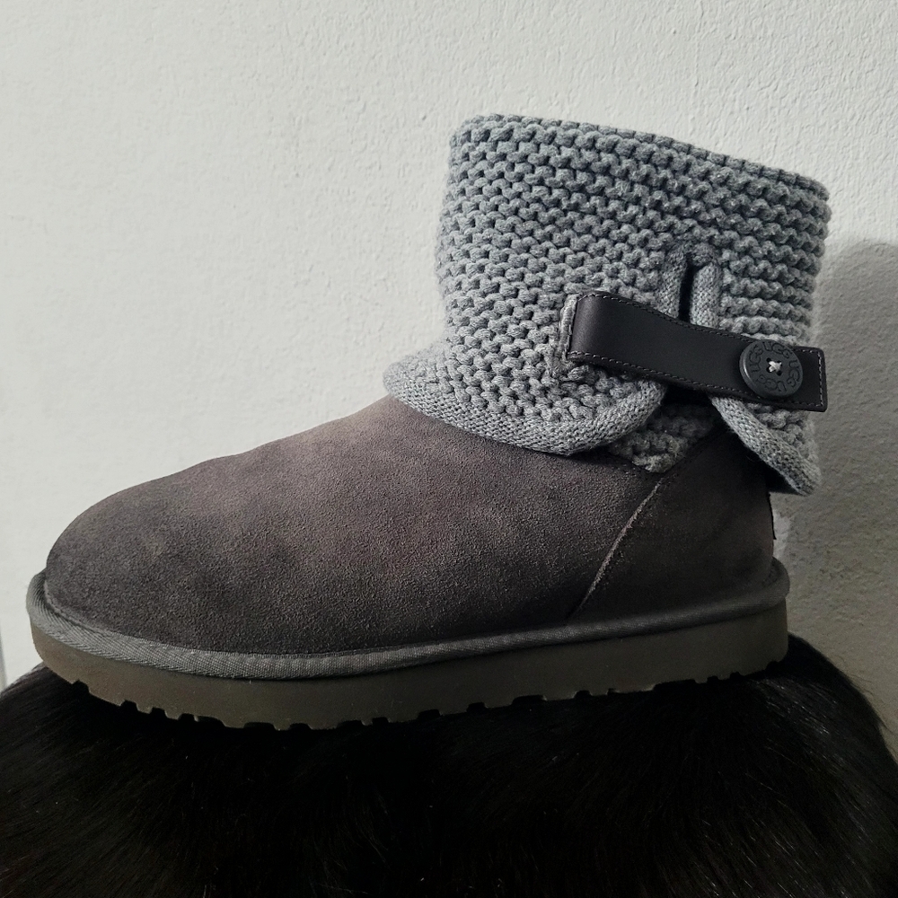 UGG Gray Knit Cuff Boots Womens Size 10